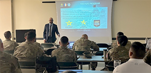 Alfredo Harris briefing soldiers during the R2PC Alfredo Harris briefing soldiers during the R2PC