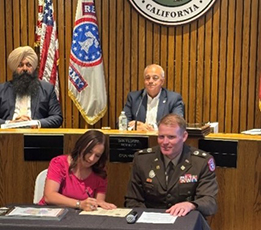 Veronica Baumgardner, HR Director for Sutter County signing the PaYS partnership agreement with LTC Christopher Sadoski, NorCal BN CDR, with Sutter County Board Members in attendance